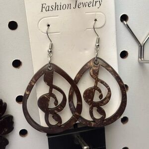 Fashion Jewelry Brown Marbled Treble Clef Teardrop Earrings